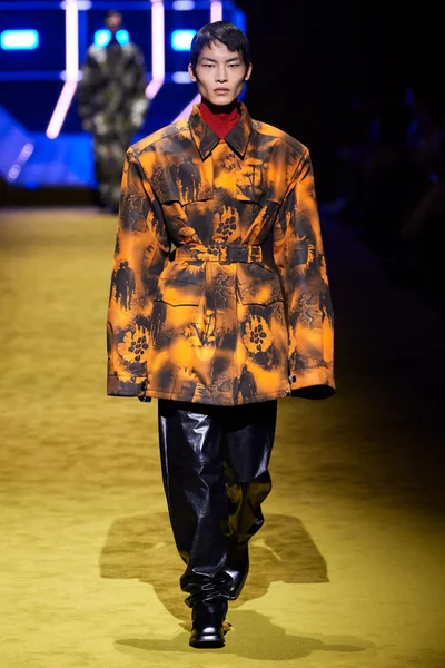Look 30